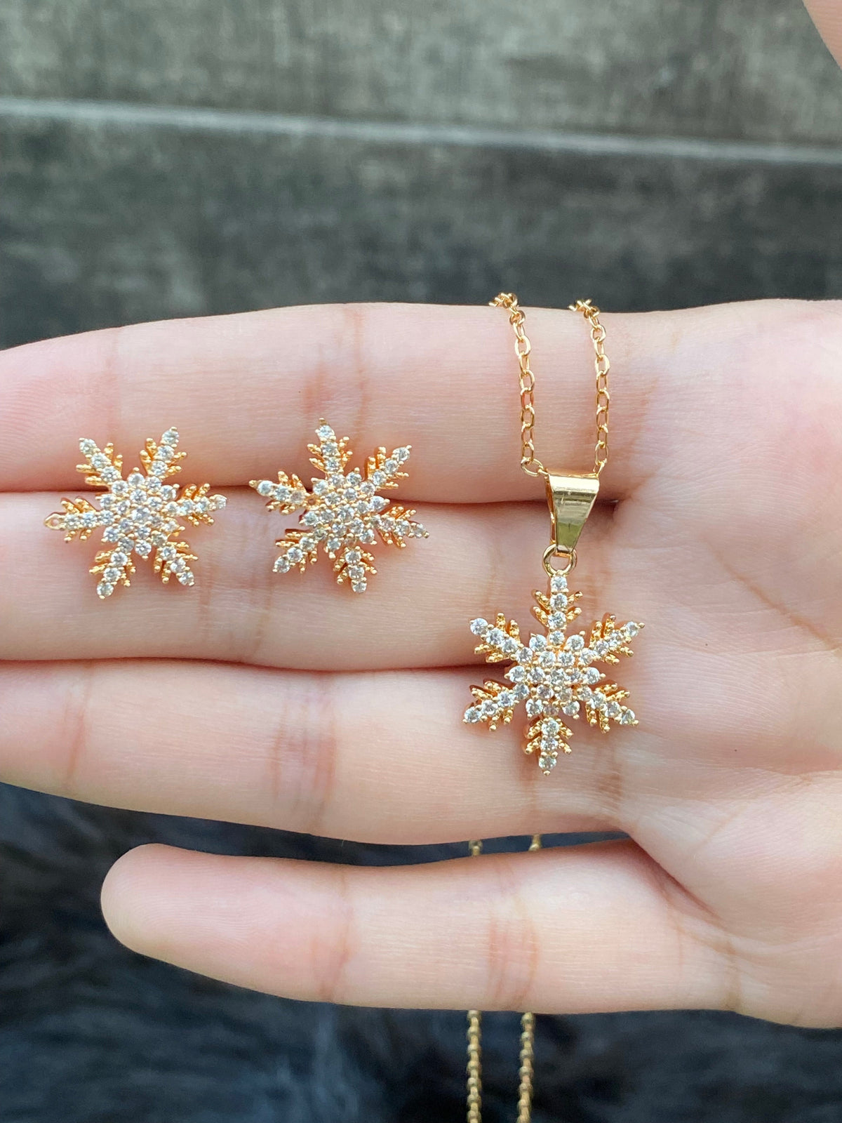 Snowflake Zircon Fashion Pendant and Earrings